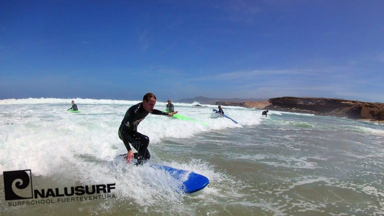 Surfkurs Fuerteventura, surfen lernen, wellenreiten lernen auf Fuerteventura bei Nalusurf Surfschool Fuerteventura