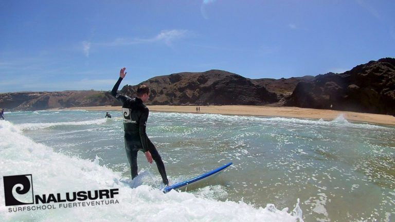 Surfkurs Fuerteventura, surfen lernen, wellenreiten lernen auf Fuerteventura bei Nalusurf Surfschool Fuerteventura