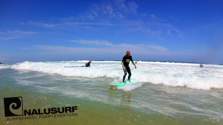 Surfkurs Fuerteventura, surfen lernen, wellenreiten lernen auf Fuerteventura bei Nalusurf Surfschool Fuerteventura